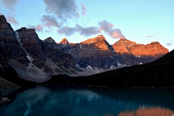 Moraine Lake Sunrise(2.5hrs)&Lake Louise(2hrs) from Canmore/Banff