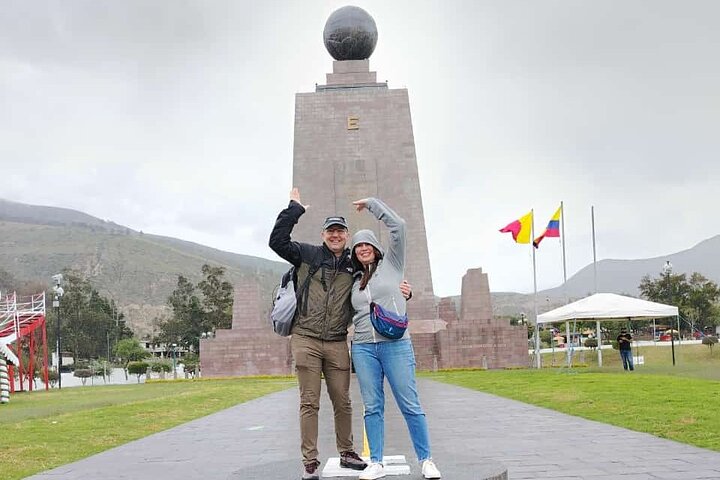 PRIVATE City Tour: Quito Colonial, Half the World and Cable Car