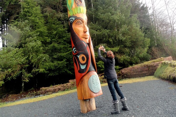 Best of Sitka Land Tour / Bears, Raptors, Totems