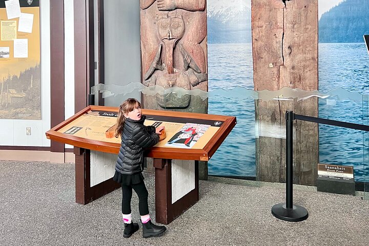 Best of Sitka Land Tour / Bears, Raptors, Totems