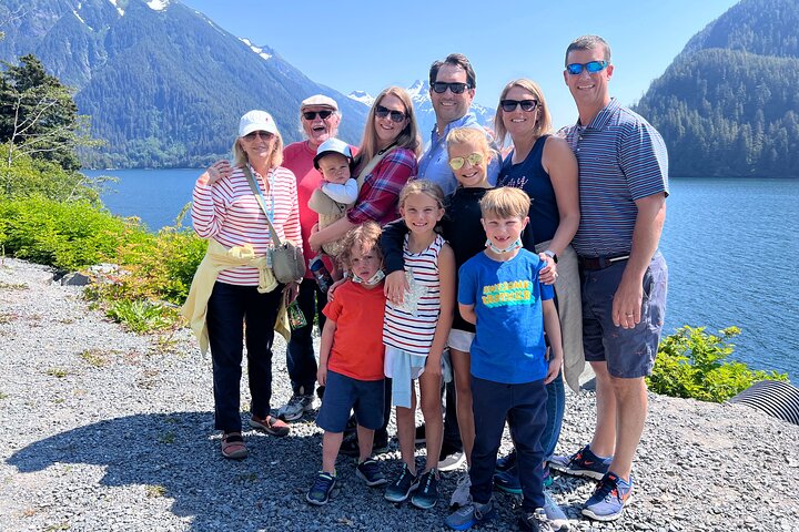 Best of Sitka Land Tour / Bears, Raptors, Totems