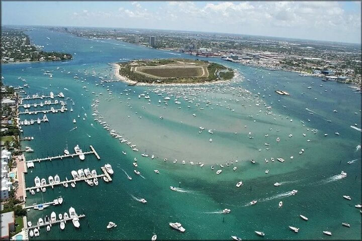 West Palm Beach Private Boat Cruise and Tour with a Captain