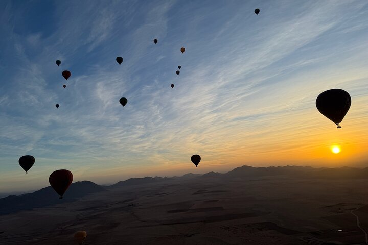 Hot air balloon flight at sunrise in Marrakech breakfast