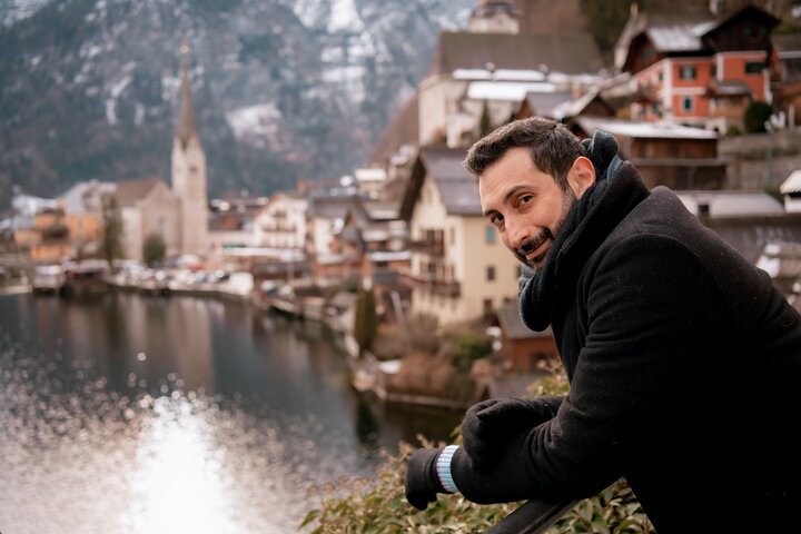 Private Vacation Photoshoot with Photographer in Hallstatt