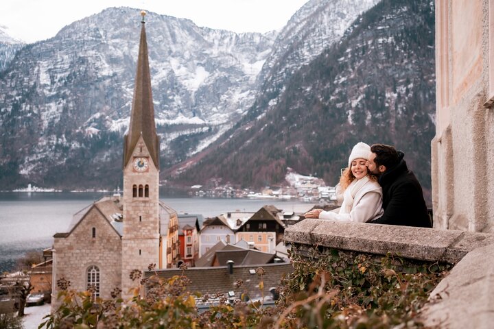 Private Vacation Photoshoot with Photographer in Hallstatt