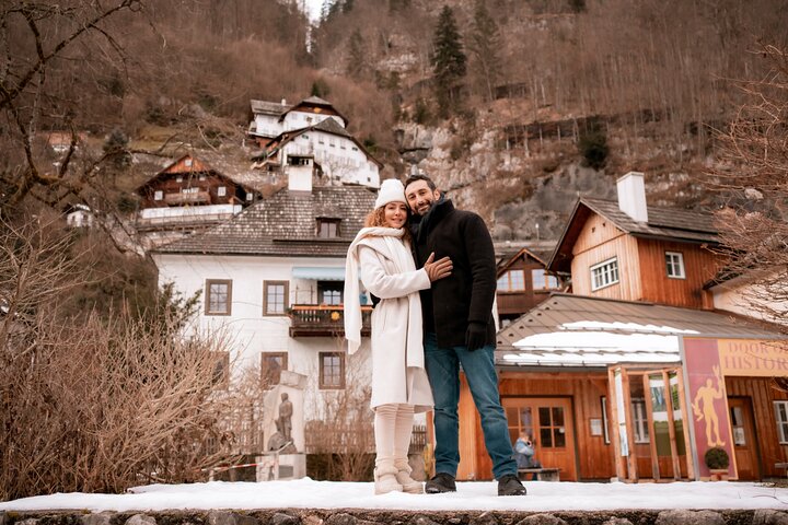 Private Vacation Photoshoot with Photographer in Hallstatt