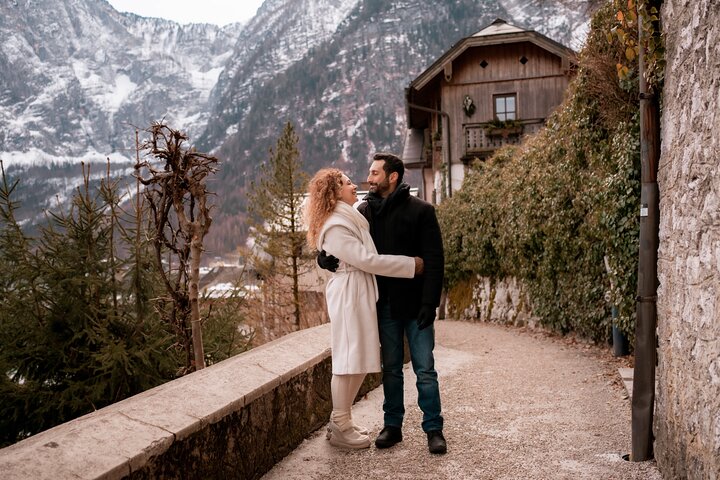 Private Vacation Photoshoot with Photographer in Hallstatt