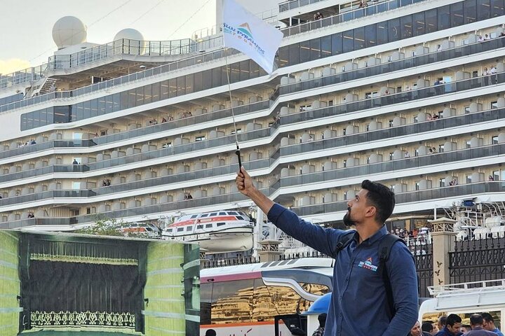 From El Sokhna Port: Giza Pyramids Visit & Nile Lunch Cruise
