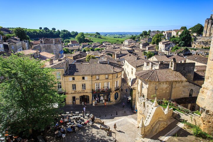 Saint-Émilion & Médoc Private Wine Tour with Exclusive Tastings