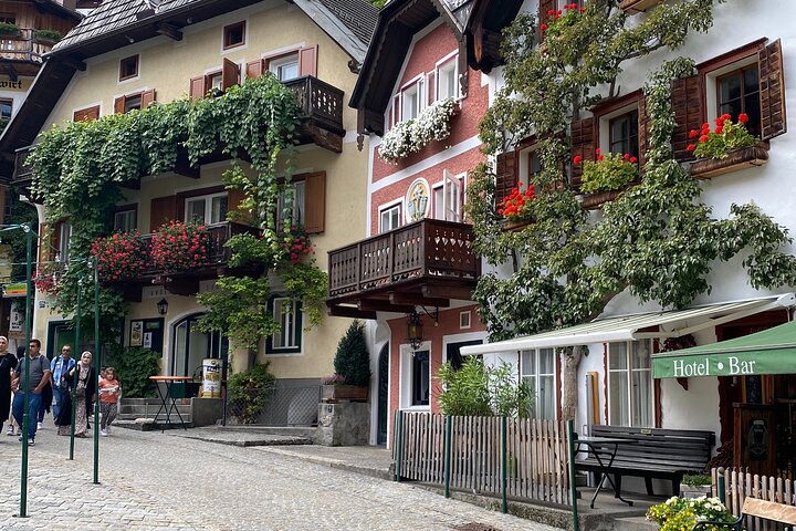 From Prague: Private Hallstatt Alps Day Trip with Lakeside Picnic