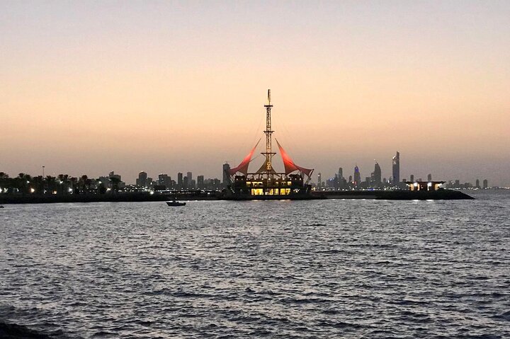 Kuwait: Half-Day City & Desert Tour with Pick-Up & Drop-Off