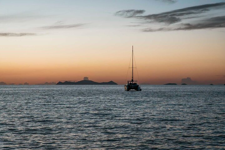 Santorini Catamaran Cruise with Swim-Stops, Greek Meal and Sunset