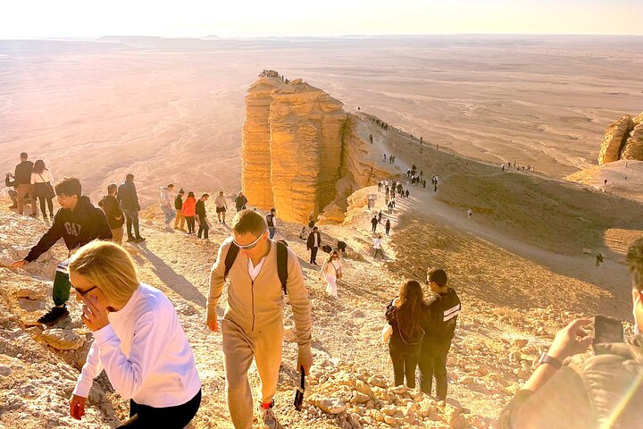 Sunset Edge of The World & Gazelle Reserve 4x4 Adventure: Riyadh