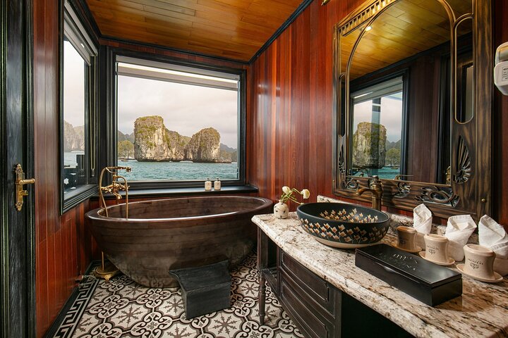 3 Day/2 Night Halong-Lan Ha Bay 5 Star Cruise with Balcony Cabin