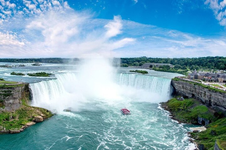 Niagara Falls Canada Walking Tour With Boat Cruise