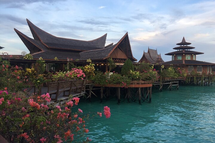 Semporna Mabul and Kapalai Trip in Snorkel or Dive and Lunch