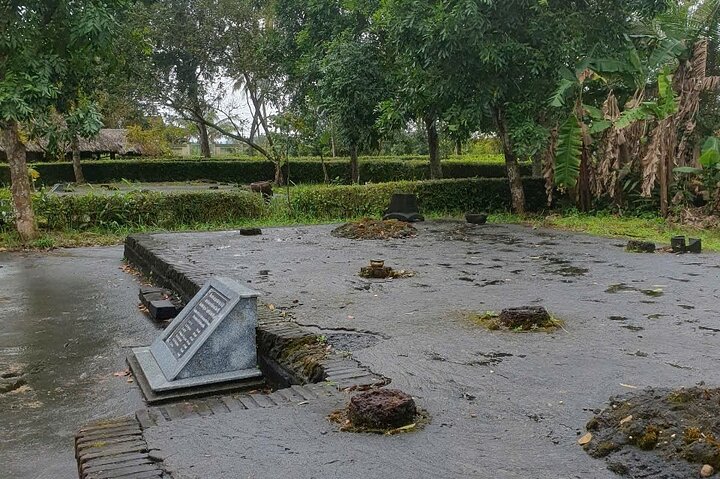 WAR TOUR to MY LAI MASSACRE & KY ANH TUNNELS & GOLDEN PAGODA