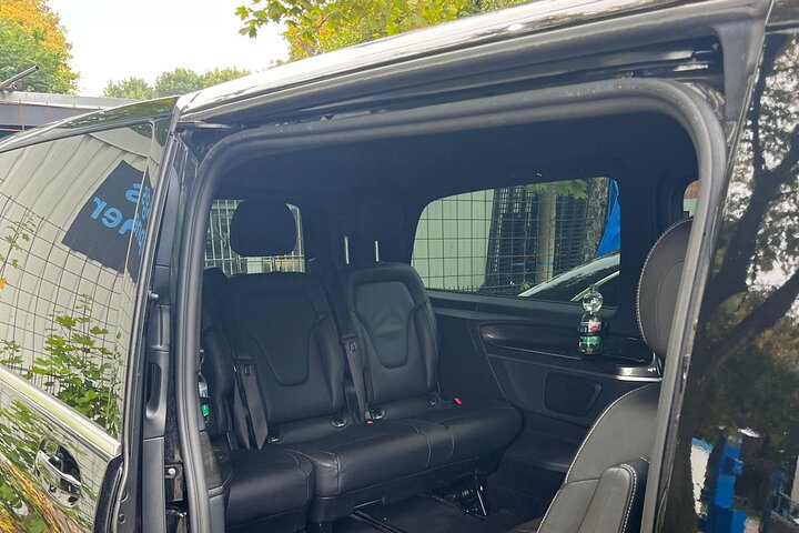 Private van transfer Kiel Cruise Terminal to Hamburg