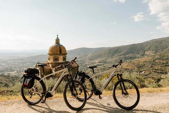 Cortona - Easy guided eBike tour around the Etruscan City.