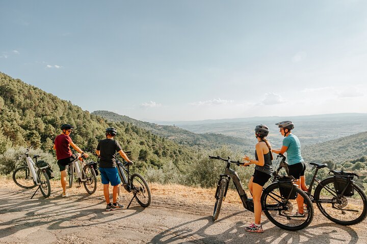 Cortona - Easy guided eBike tour around the Etruscan City.