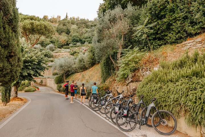 Cortona - Easy guided eBike tour around the Etruscan City.