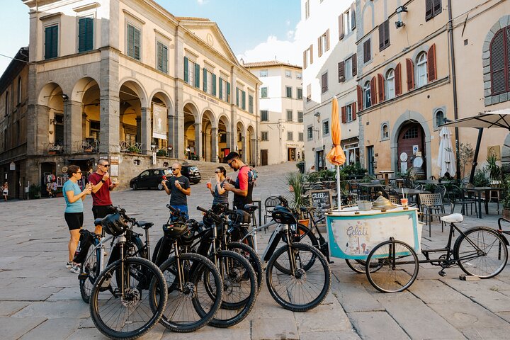 Cortona - Easy guided eBike tour around the Etruscan City.