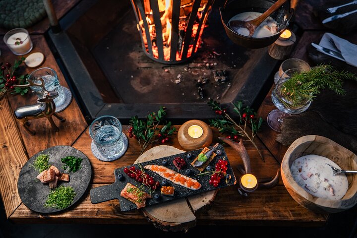 Private Expedition: INTO THE WILD Safari & Lunch in Glass Igloo