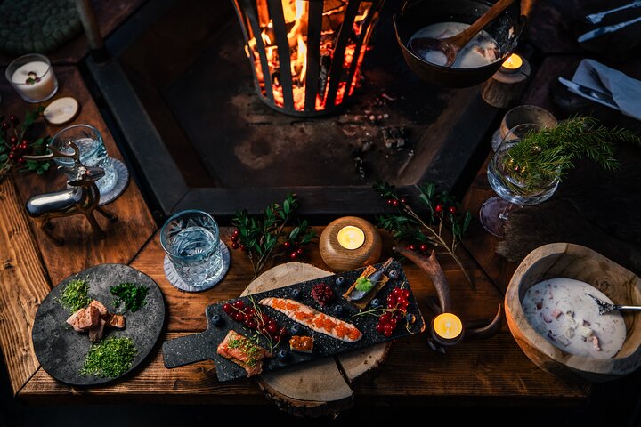 Private Expedition: INTO THE WILD Safari & Lunch in Glass Igloo