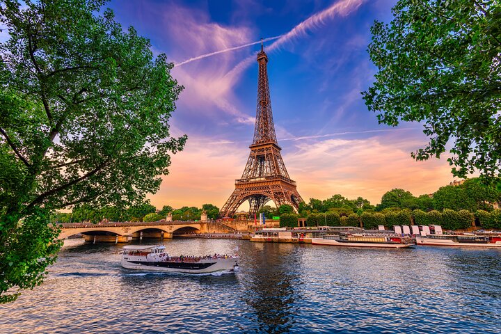 Best of Paris: Seine River Cruise & Packed Lunch from Le Havre