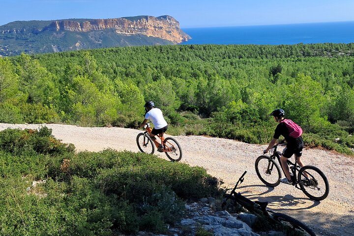 Electric Mountain Bike Rental with Virtual Guide in Cassis