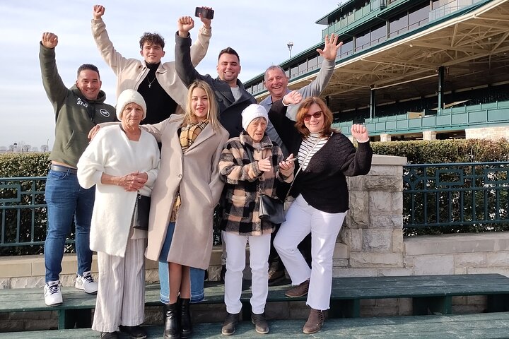 Half-Day Thoroughbred Horse Farm Tour in Kentucky