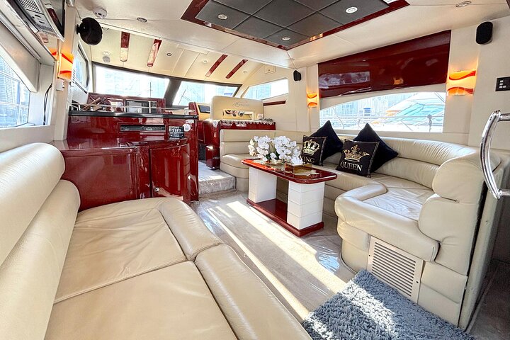 Dubai Private Luxury Cruise on a Stylish 50FT Yacht