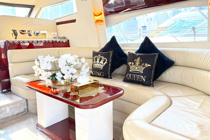 Dubai Private Luxury Cruise on a Stylish 50FT Yacht
