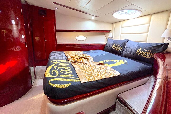 Dubai Private Luxury Cruise on a Stylish 50FT Yacht