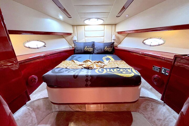 Dubai Private Luxury Cruise on a Stylish 50FT Yacht