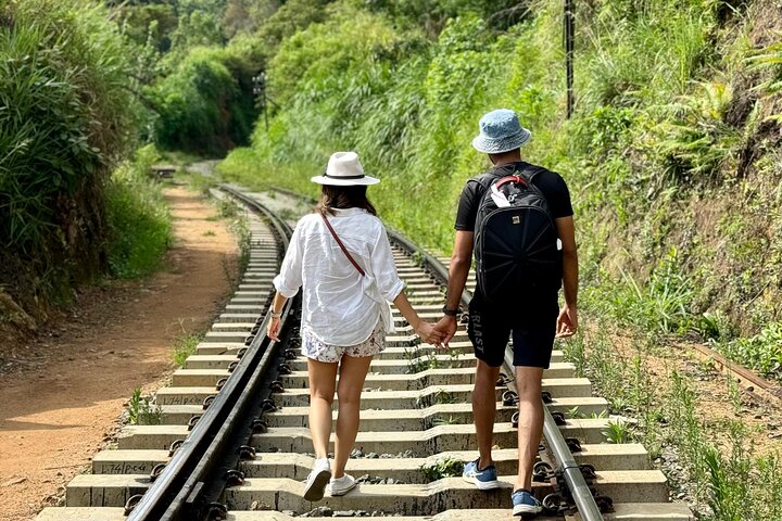 Discover Ella - Ella Rock, Little Adam's Peak & Nine Arch Bridge