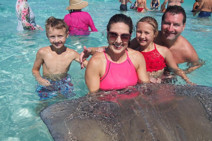3-Stop Stingray City, Reef Snorkel & Starfish Point Tour