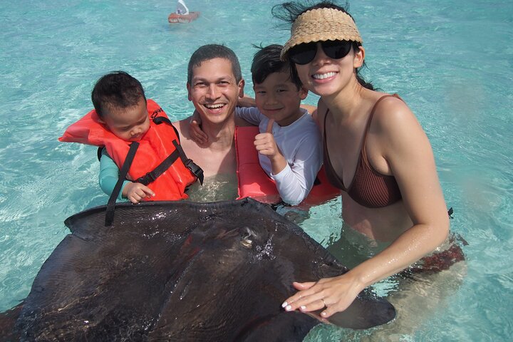 3-Stop Stingray City, Reef Snorkel & Starfish Point Tour