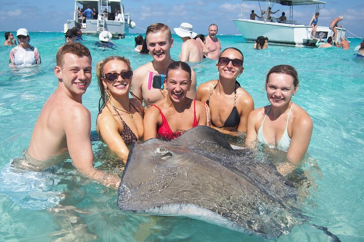 3-Stop Stingray City, Reef Snorkel & Starfish Point Tour