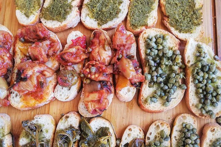 Exclusive Tour in Salina: Half Day of Local Flavors and Wines