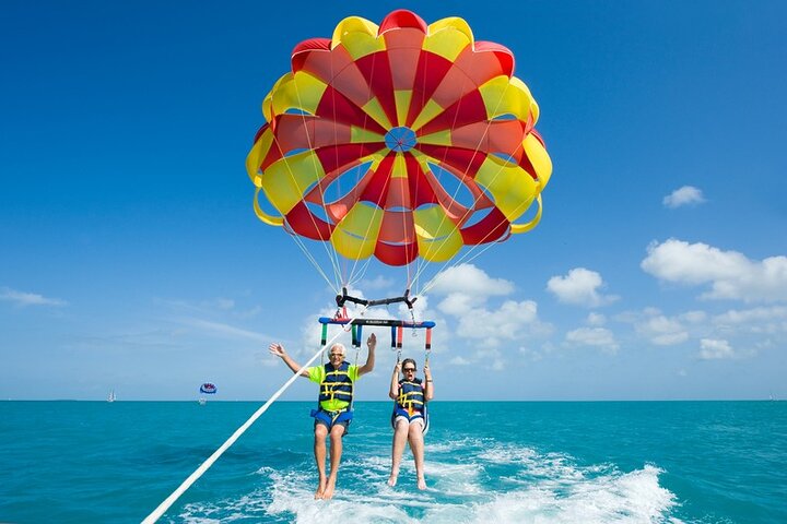 Full Parasailing Tour in San Andres Island