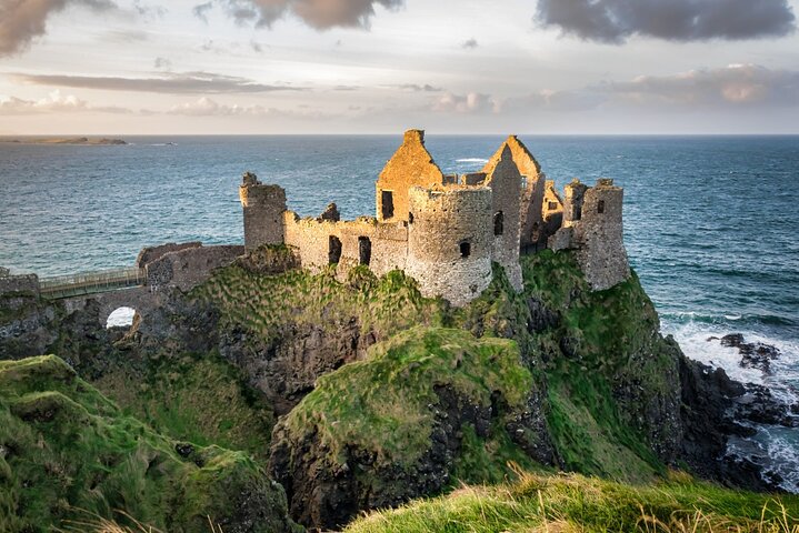 Dublin to Dunluce Castle, Giant's Causeway and Belfast Day Tour