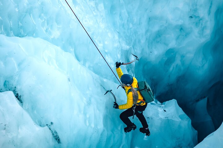 Glacier Xtreme: Vatnajökull Ice Climbing + Hike from Skaftafell