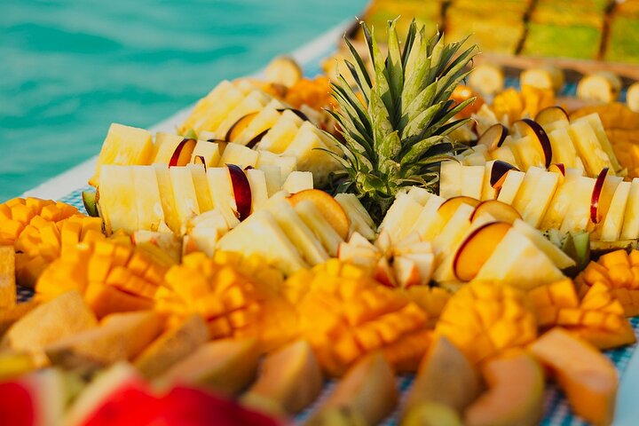 Bacalar Lagoon Sightseeing Boat Tour with Open Bar and Snacks