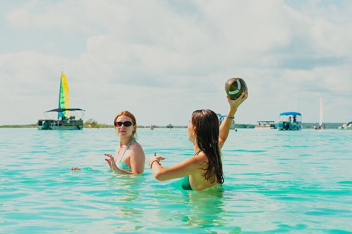 Bacalar Lagoon Sightseeing Boat Tour with Open Bar and Snacks