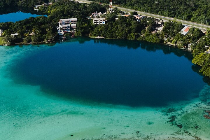 Bacalar Lagoon Sightseeing Boat Tour with Open Bar and Snacks