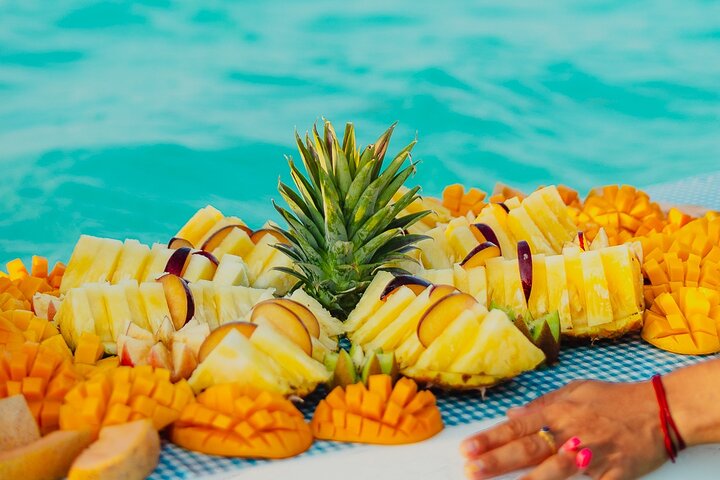 Bacalar Lagoon Sightseeing Boat Tour with Open Bar and Snacks