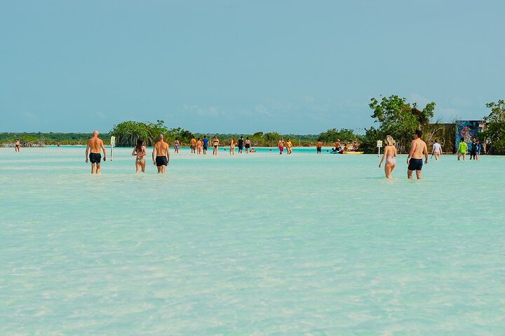 Bacalar Lagoon Sightseeing Boat Tour with Open Bar and Snacks