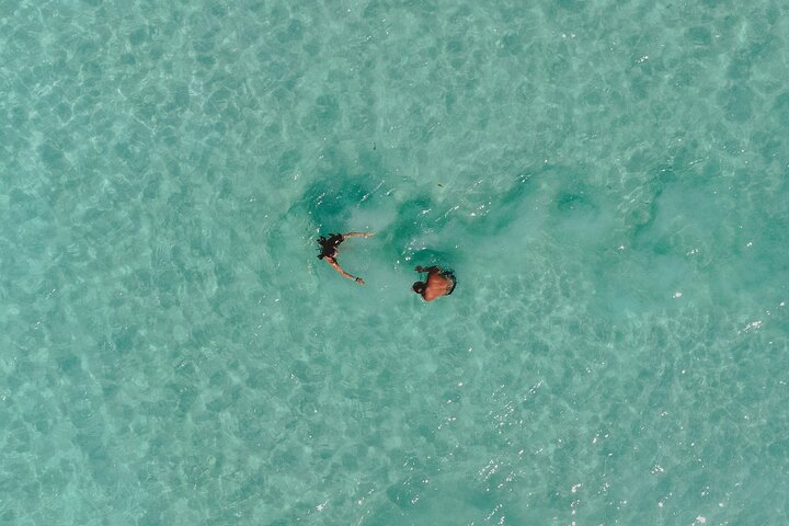 Bacalar Lagoon Sightseeing Boat Tour with Open Bar and Snacks