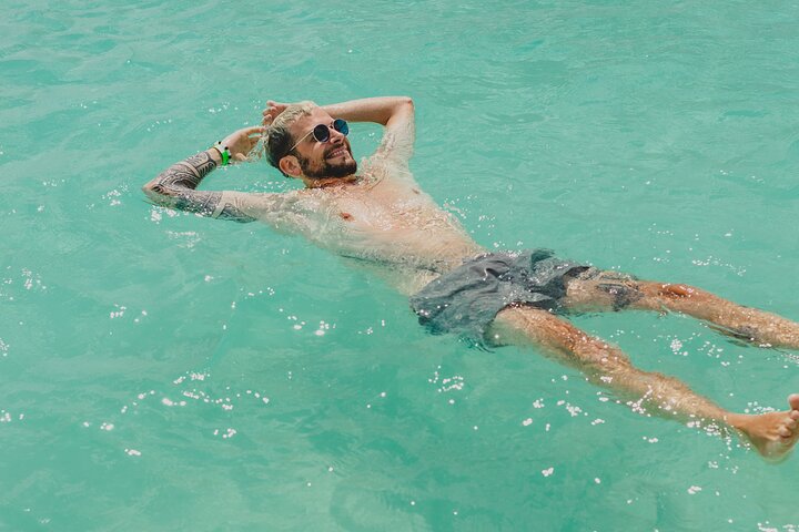 Bacalar Lagoon Sightseeing Boat Tour with Open Bar and Snacks